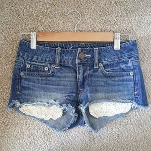 Lace pocket short shorts